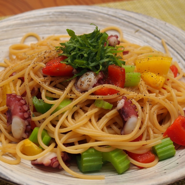 タコとゴロゴロ彩り野菜のバターポン酢のパスタ